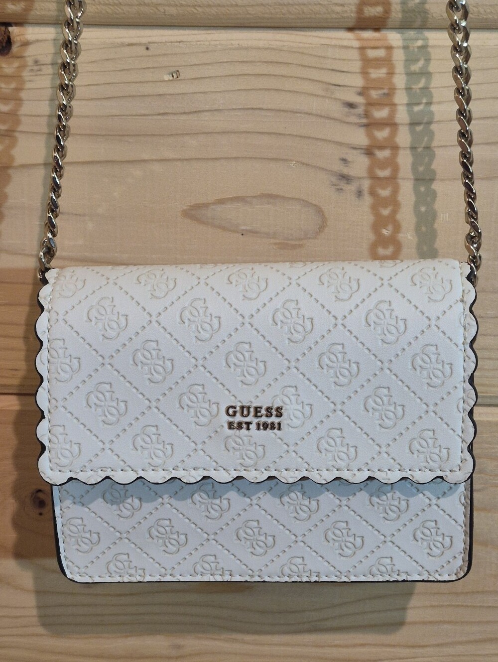 Guess White Scalloped Crossbody Bag with Gold Chain